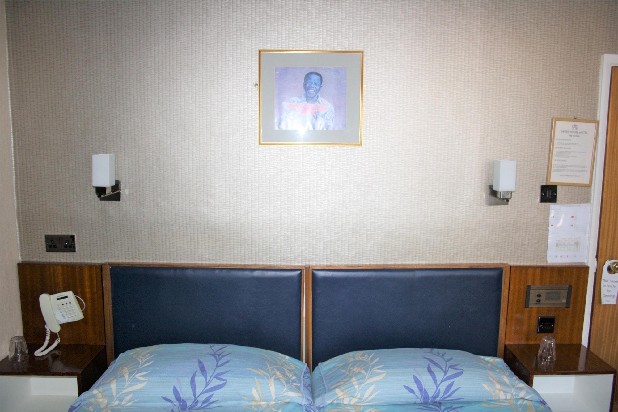 Mitre House Hotel Лондон Екстериор снимка